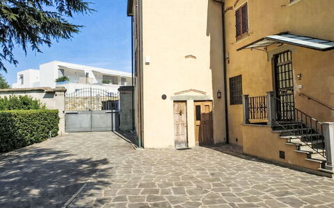 Il Pozzo dei Desideri: Mur, Sol, Porte, Sol, Domicile, Composite, Béton, Ombre, Tuile, Accueil Porte
