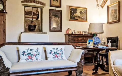Il Pozzo dei Desideri: Meubles, Design Intérieur, Sol, Bois, Canapé, Salon, Pièce, Sol, Textile, Cadre