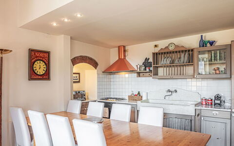 Bellavista: Meubles, Design Intérieur, Sol, Cuisine, Mur, Bois, Plafond, Luminaire, Sol, Comptoir
