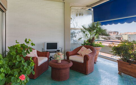 Appartamento la Terrazza di Anna: Pot De Fleur, Meubles, Plante D'Appartement, Ombre, Mobilier De Jardin, Chaise, Balcon, Eco Hôtel, Patio