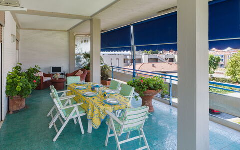 Appartamento la Terrazza di Anna: Ombre, Chaise, Pot De Fleur, Mobilier De Jardin, Balcon, Plante D'Appartement, Tableau De Plein Air, Eco Hôtel, Structure En Plein Air, Store