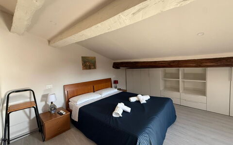 Il Pittore: Design Intérieur, Bois, Meubles, Chambre, Sol, Lit, Sol, Plafond, Pièce, Drap De Lit