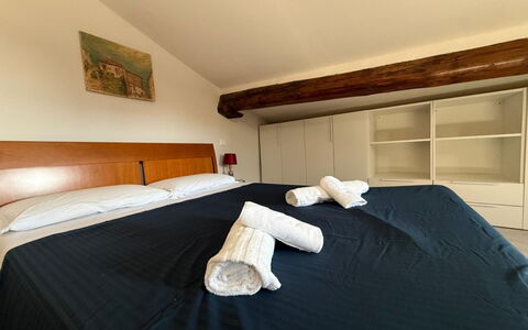 Il Pittore: Lit, Chambre, Design Intérieur, Meubles, Sol, Bois, Sol, Drap De Lit, Literie, Pièce