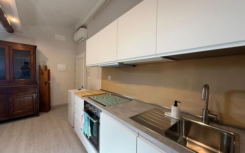 Il Pittore: Cuisine, Comptoir, Appareil De Cuisine, Principaux Appliance, Sol, Design Intérieur, Cabinetry, Bois, Sol, Evier
