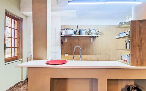 La Perla di Aprilia: Mur, Design Intérieur, Bois, Sol, Plafond, Comptoir, Sol, Éclairage, Meubles, Cuisine