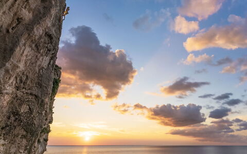 Cala Isulidda: Ciel, Bleu, Nuage, L'Eau, Horizon, Roche, Mer, Le Coucher Du Soleil, Beauté, Cotiers Et Relief Océaniques