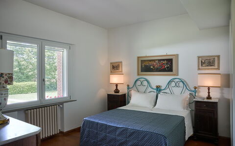 Casa Mancini, Holiday Villa, San Galgano: Lit, Meubles, Chambre, Design Intérieur, Drap De Lit, Literie, Sol, Linge, Cadre, Sol