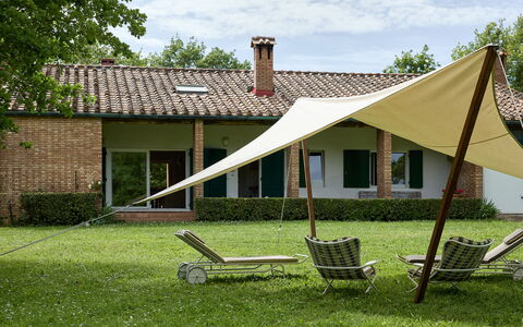 Casa Mancini, Holiday Villa, San Galgano: Ombre, Pelouse, Couverture De Sol, Jardin, Loisir, Cour, Parc, Arrière-Cour, Aménagement Paysager