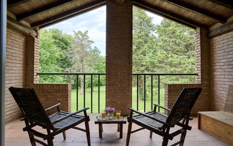 Casa Mancini, Holiday Villa, San Galgano: Bois, Meubles, Design Intérieur, Porche, Chaise, Tache De Bois, Dur, Mobilier De Jardin, Ombre, Plafond