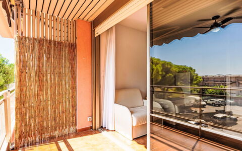 Il Nido: Bois, Design Intérieur, Balcon, Tache De Bois, Ombre, Chaise, Verre, Eco Hôtel, Dur, Couvre-Fenêtres
