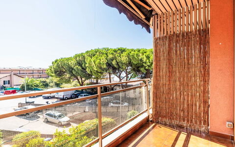 Il Nido: Bois, Balcon, Appartement, Ombre, Tache De Bois, Clôture, Balustrade, Porche, Eco Hôtel
