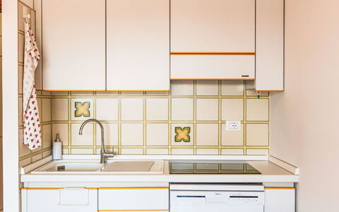 Il Nido: Cuisine, Design Intérieur, Bois, Sol, Comptoir, Appareil De Cuisine, Cabinetry, Sol, Principaux Appliance, Pièce