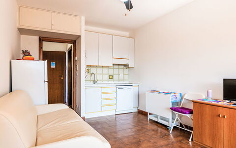 Il Nido: Design Intérieur, Meubles, Sol, Sol, Pièce, Appartement, Plafond, Domicile, Salon, Placard