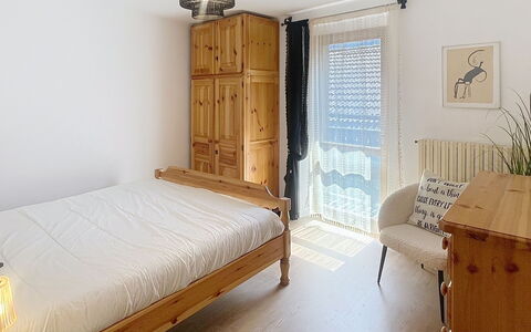 Bluhome: Meubles, Lit, Chambre, Design Intérieur, Bois, Sol, Sol, Literie, Drap De Lit, Pièce