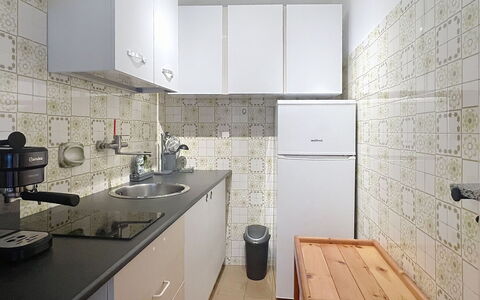 Bluhome: Principaux Appliance, Sol, Cuisine, Appareil De Cuisine, Comptoir, Sol, Design Intérieur, Évier, Luminaire Plomberie, Cabinetry