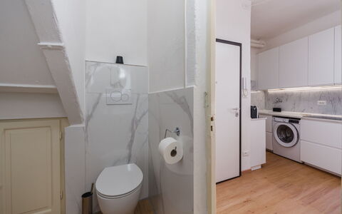 Casa Vacanze al Teatro: Sol, Sol, Mur, Luminaire Plomberie, Design Intérieur, Salle De Bains, Évier, Toilette, Plafond, Plomberie