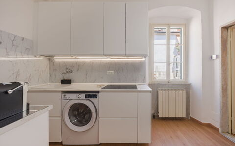 Casa Vacanze al Teatro: Sol, Principaux Appliance, Sol, Design Intérieur, Machine À Laver, Appareil De Cuisine, Cuisine, Comptoir, Électroménager, Plafond