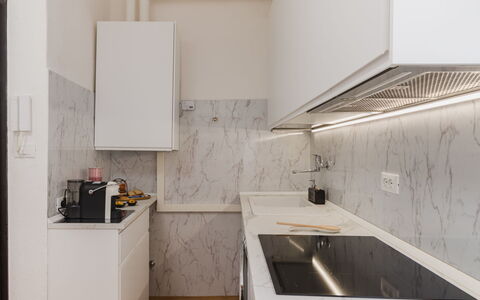 Casa Vacanze al Teatro: Cuisine, Comptoir, Appareil De Cuisine, Design Intérieur, Sol, Principaux Appliance, Cabinetry, Cuisinière, Plafond, Sol