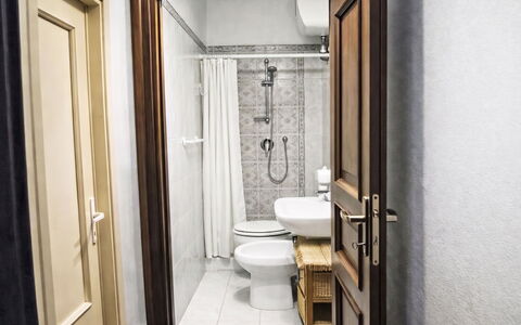 Il Mulinetto: Toit, Maison, Domicile, Chalet, Porte, Siding, Biens, Pelouse, Cour, Porche
