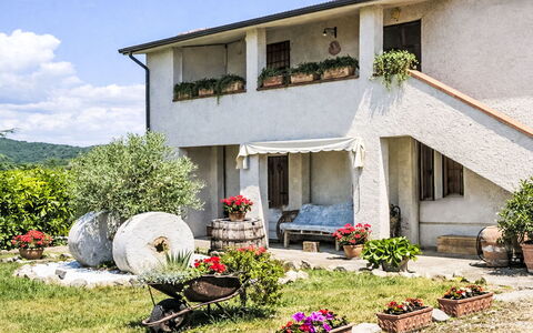 Il Mulinetto: Arbuste, Maison, Domicile, Jardin, Chalet, Porte, Pot De Fleur, Aménagement Paysager, Cour