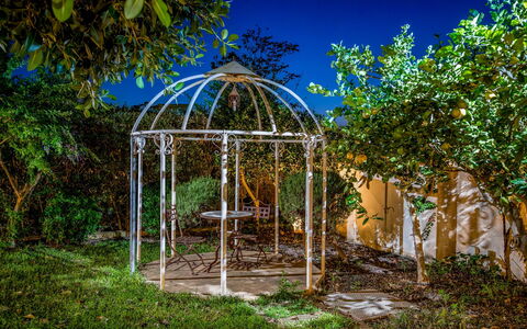 Casale Domè 14+2: Jardin, Métal, Ombre, Structure En Plein Air, Aménagement Paysager, Belvédère, Parc, Pavillon, Jardin Botanique, Porte