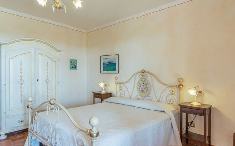 Poderina dei Poggi 12: Meubles, Chambre, Design Intérieur, Lit, Drap De Lit, Sol, Sol, Plafond, Literie, Cadre De Lit