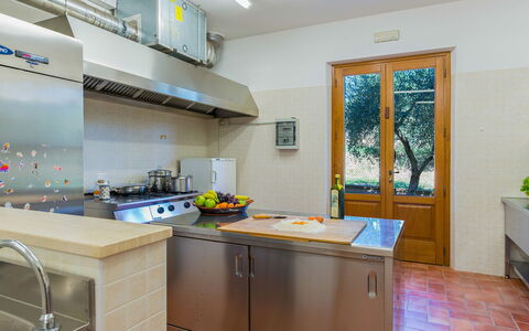 Poderina dei Poggi 12: Cuisine, Comptoir, Appareil De Cuisine, Principaux Appliance, Sol, Design Intérieur, Evier, Domicile, Cabinetry, Électroménager
