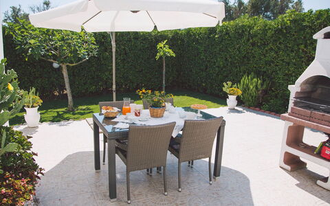 Villa Ferradina 4+2: Meubles, Mobilier De Jardin, Jardin, Chaise, Tableau De Plein Air, Parapluie, Ombre, Pot De Fleur, Patio, Arrière-Cour