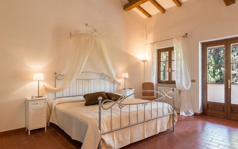 Podere Calcheto 14: Meubles, Design Intérieur, Sol, Lit, Sol, Plafond, Chambre, Pièce, Domicile, Éclairage