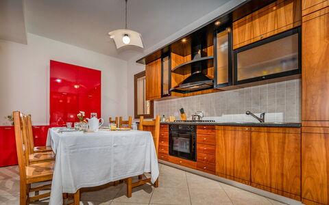 Villa delle Sirene 6: Sol, Bois, Design Intérieur, Sol, Cuisine, Plafond, Pièce, Cabinetry, Éclairage, Principaux Appliance