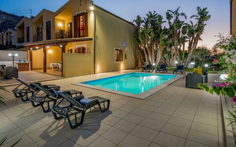 Villa delle Sirene 6: Piscine, Recours, Zone Résidentielle, Domicile, Eco Hôtel, Biens, Appartement, Hôtel, Villa, Balcon