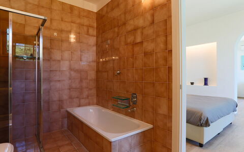 Villa Sarah 10+2: Sol, Mur, Design Intérieur, Sol, Luminaire Plomberie, Salle De Bains, Plafond, Éclairage, Plomberie, Pièce