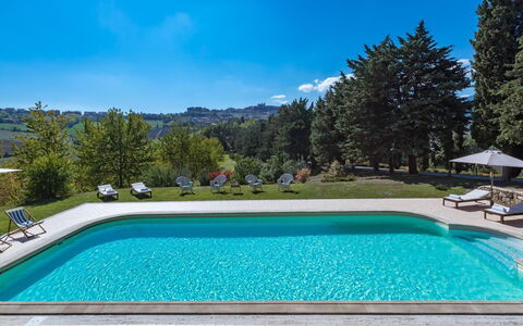 Borgo Colle Ridente 13: Piscine, Bleu, L'Eau, Recours, Thermes, Mobilier De Jardin, Eco Hôtel, Ombre, Caractéristique De L'Eau, Aménagement Paysager