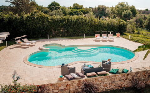 Villa Sanssouci 8: Piscine, Mobilier De Jardin, Recours, Composite, Loisir, Eco Hôtel, Parapluie, Balancelle, Caractéristique De L'Eau, Hacienda
