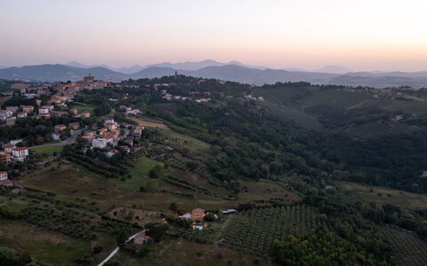 Casale Verdicchio 10+2: Colline, Montagnes, Paysage, Zone Rurale, Station De Montagne, Établissements Humains, Terrain, Matin, Village, Chaîne De Montagnes