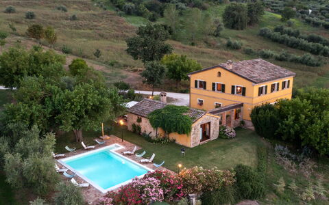 Casale Verdicchio 10+2: Piscine, Biens, Recours, Chalet, Hacienda, Eco Hôtel, Ferme, Villa, Mobilier De Jardin, Cour