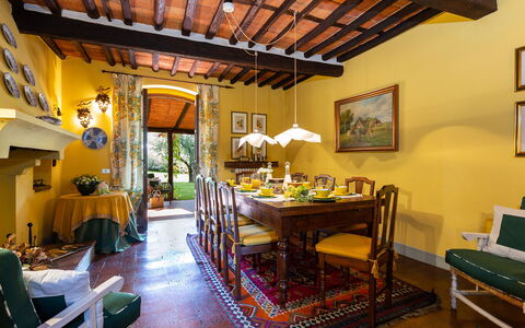 Villa Il Colle di Moriano 8: Meubles, Design Intérieur, Mur, Table, Chaise, Plafond, Salle À Manger, Pièce, Sol, Éclairage