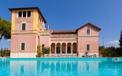 Villa Capozza 18+2: Biens, Hacienda, Manoir, Villa, Colonne, Maison Historique, Ferme, Hôtel, Piscine