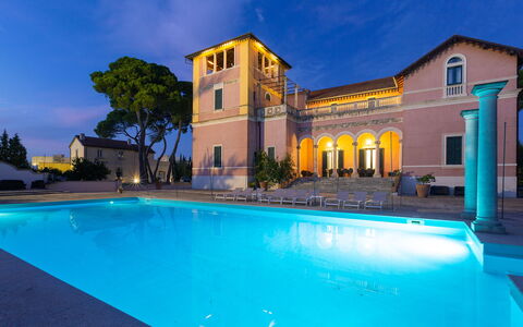 Villa Capozza 18+2: Biens, Recours, Piscine, Hacienda, Manoir, Villa, Hôtel, Eco Hôtel, Ville Resort, Balcon