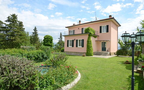 Villa Vittoria D'Anghiari 7+3: Maison, Arbuste, Domicile, Zone Résidentielle, Jardin, Lot Terre, Chalet, Biens, Printemps