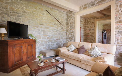 Villa Vittoria D'Anghiari 7+3: Meubles, Mur, Design Intérieur, Sol, Bois, Sol, Plafond, Pièce, Éclairage, Salon