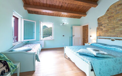 Cascina Marianna 12+4: Meubles, Design Intérieur, Chambre, Plafond, Sol, Lit, Sol, Domicile, Pièce, Linge