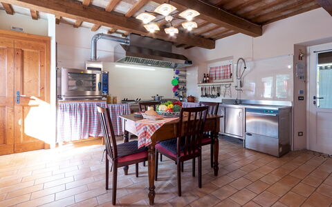 Cascina Marianna 12+4: Meubles, Design Intérieur, Bois, Sol, Plafond, Cuisine, Table, Sol, Domicile, Table Cuisine Et Salle A Manger