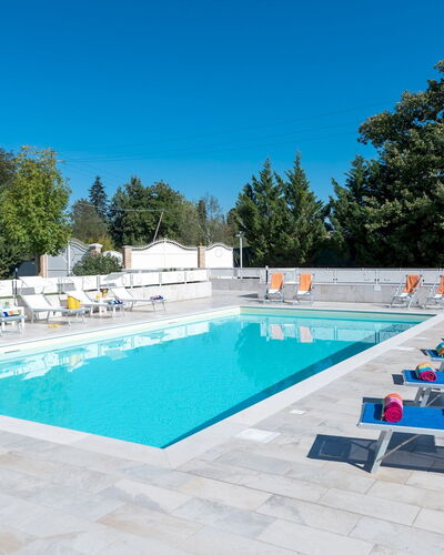 Cascina Marianna 12+4: Bleu, Piscine, Mobilier De Jardin, Recours, Composite, Balancelle, Hôtel, Chaise, Ombre, Thermes