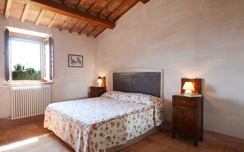 Podere Pomasciano 10: Mur, Lit, Chambre, Meubles, Drap De Lit, Literie, Cadre De Lit, Cadre, Pièce, Design Intérieur