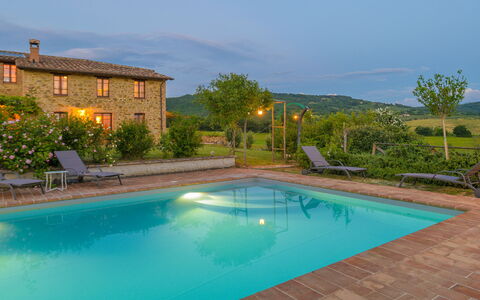 Podere Pomasciano 10: Piscine, Ferme, Biens, Eco Hôtel, Villa, Hacienda, Recours, Aménagement Paysager, Arrière-Cour, Caractéristique De L'Eau