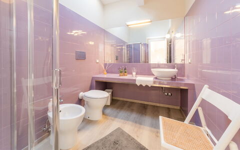 Chipieri 4+2: Sol, Luminaire Plomberie, Design Intérieur, Sol, Salle De Bains, Robinet, Plomberie, Évier, Toilette, Lavabo