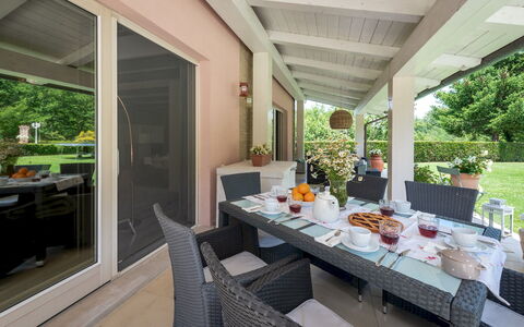 Chipieri 4+2: Meubles, Chaise, Domicile, Design Intérieur, Sol, Table, Mobilier De Jardin, Ombre, Plafond, Jardin