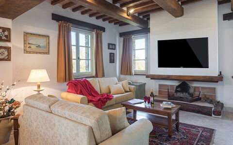 La Villetta di Dante 6: Meubles, Design Intérieur, Mur, Canapé, Bois, Pièce, Salon, Domicile, Sol, Sol