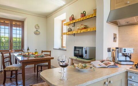 Poggio Medei 10: Meubles, Design Intérieur, Sol, Domicile, Table Cuisine Et Salle A Manger, Table, Pièce, Cuisine, Comptoir, Éclairage